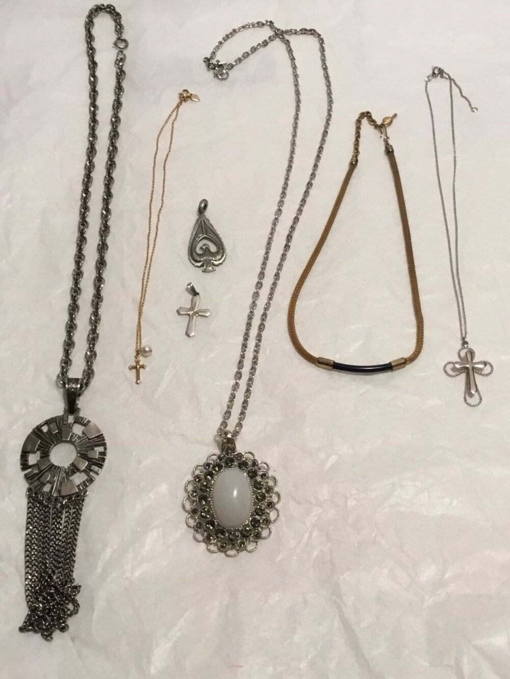 Vintage lot of 7 Sarah Coventry jewelry items - necklaces and pendants